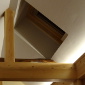 三角の天井空間と間接照明