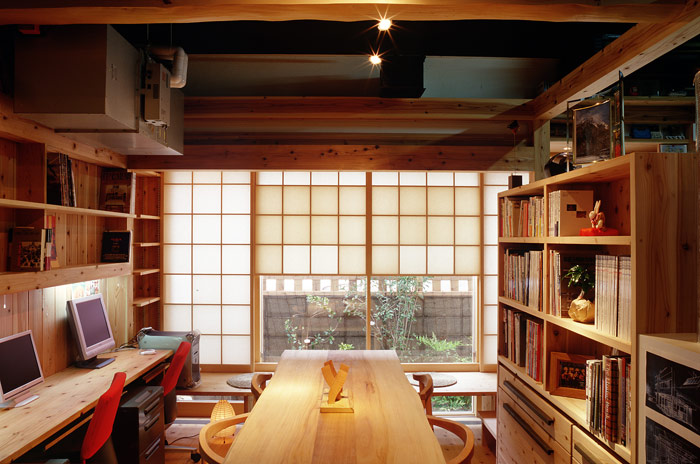 �r���̒��̖ؔ������ׂ̉����Ń\�[���[�^�����s���ǋ�