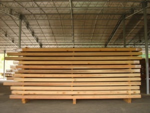 輪掛けを終え、製材された材木